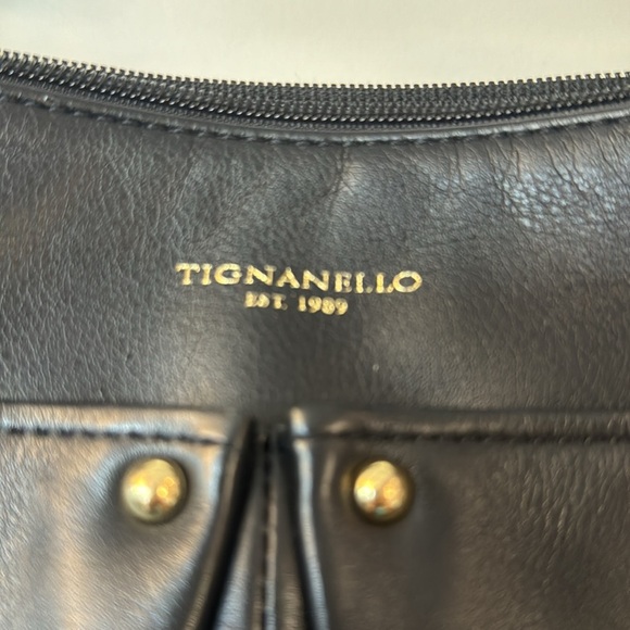 Tignanelio sholder crossbody black with gold accents with pockets - Picture 3 of 10